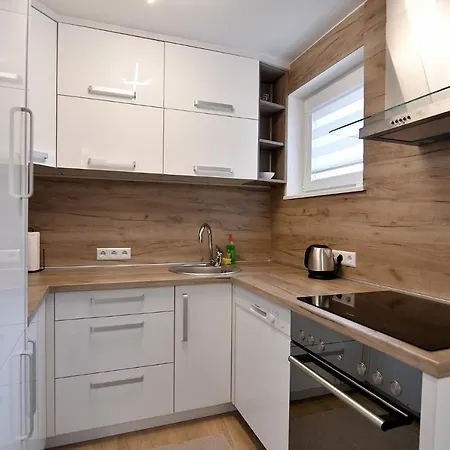 Garden Of Dreams & Free Private Parking Apartment