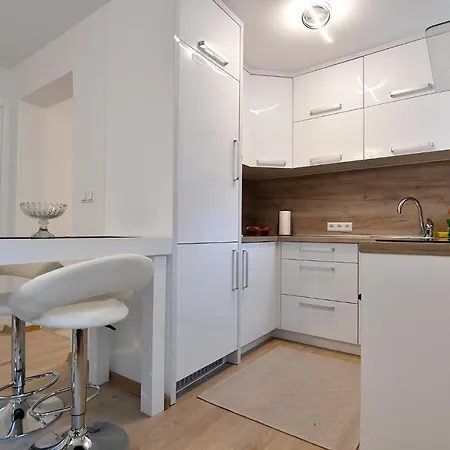 Garden Of Dreams & Free Private Parking Apartment